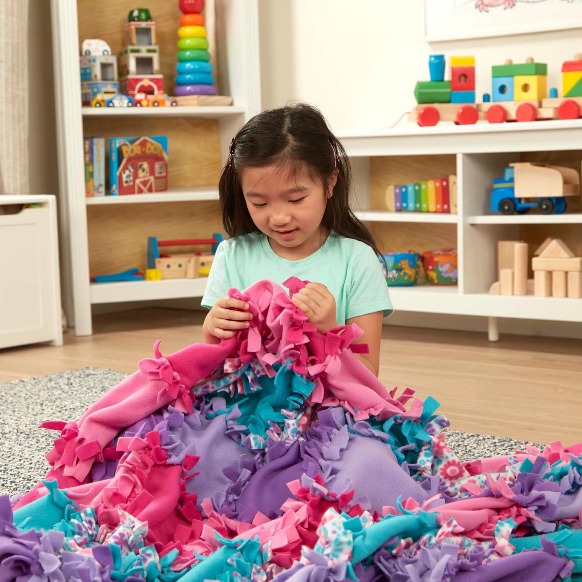 Melissa & Doug Created By Me - Flower Fleece Quilt - Image 2